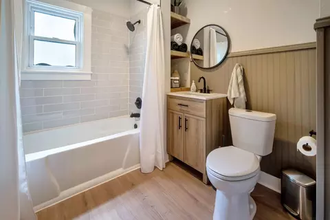 Bath - 943 S 7th Ave, Kankakee, IL 60901 photo 1 of 1