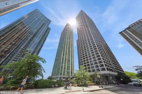 195 N Harbor Dr #4808, Chicago, IL 60601