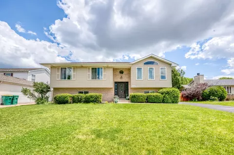 1320 Cumberland Dr, Joliet, IL 60431