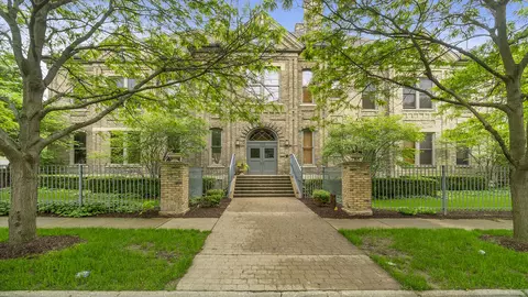1105 N Court St #201, Rockford, IL 61103