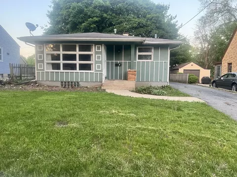 161 S Edison Ave, Elgin, IL 60123