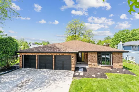 1248 Oak Leaf Ct, Crete, IL 60417