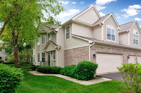 1437 Wyndham Cove Ln, Schaumburg, IL 60173