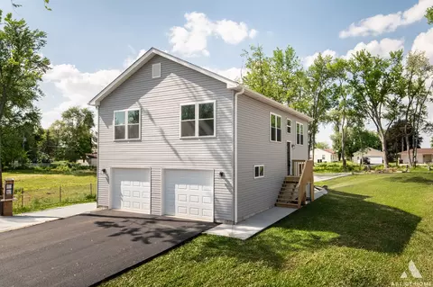 6814 Seminole Dr, Wonder Lake, IL 60097