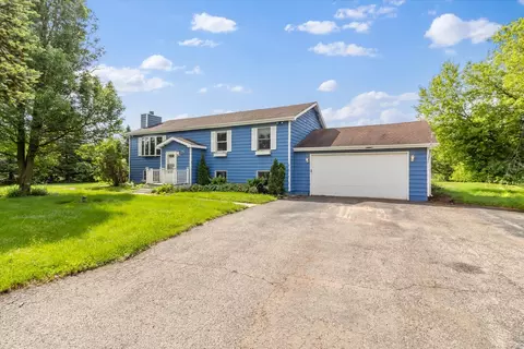 1605 English Prairie Rd, Spring Grove, IL 60081
