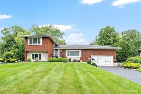 3 N650 Elizabeth St, Addison, IL 60101