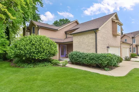 704 Natwill Sq, Geneva, IL 60134