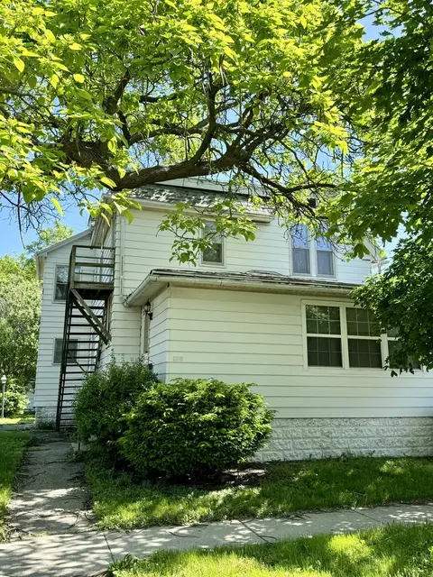 915 Grove St, Dekalb, IL 60115