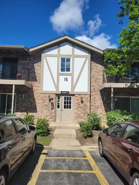 9 S120 Lake Dr #15A-103, Willowbrook, IL 60527