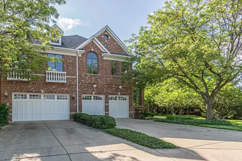 367 Arbor Glen Blvd, Schaumburg, IL 60195