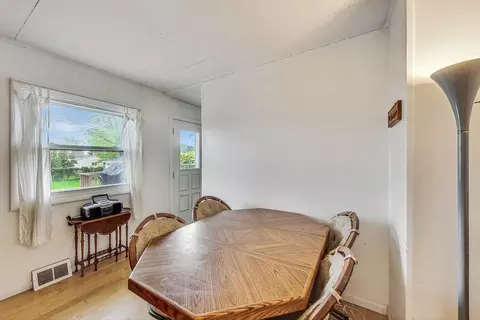 Dining - 2124 Nimitz Dr, Des Plaines, IL 60018 photo 2 of 3