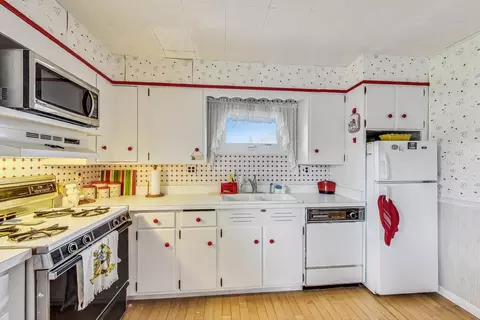 Kitchen - 2124 Nimitz Dr, Des Plaines, IL 60018 photo 3 of 3