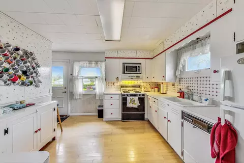 Kitchen - 2124 Nimitz Dr, Des Plaines, IL 60018 photo 1 of 3