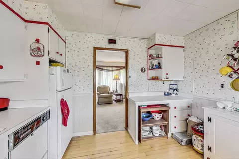 Kitchen - 2124 Nimitz Dr, Des Plaines, IL 60018 photo 2 of 3