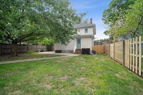 Exterior - 920 S Fell Ave, Normal, IL 61761 photo 5 of 6
