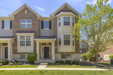 2823 Henley Ln, Naperville, IL 60540