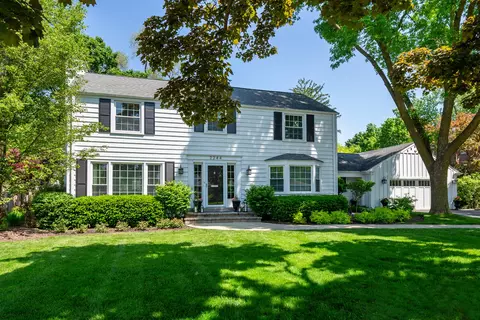 2244 Crabtree Ln, Northbrook, IL 60062