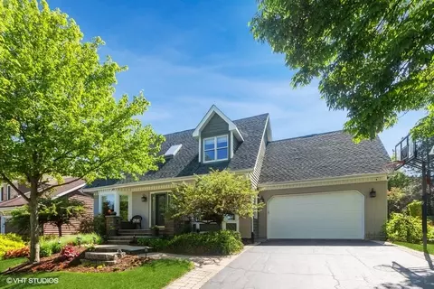 1 N065 Coventry Dr, Carol Stream, IL 60188