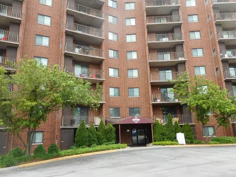 1 Bloomingdale Pl #502, Bloomingdale, IL 60108