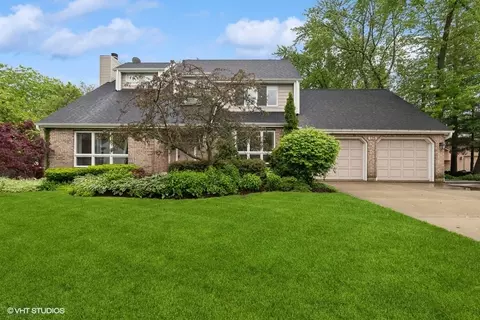 125 Robincrest Ln, Lindenhurst, IL 60046