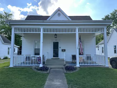 106 S Pine St, Villa Grove, IL 61956