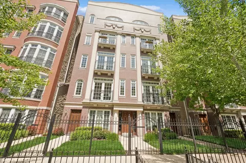 630 W Wrightwood Ave #2W, Chicago, IL 60614