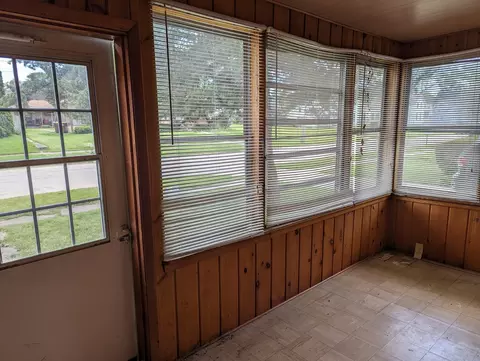 Exterior - 734 E Illinois St, Freeport, IL 61032 photo 1 of 3