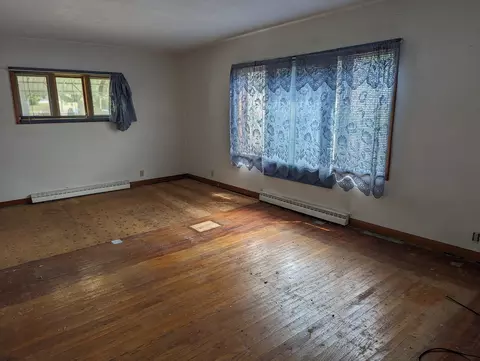 Living - 734 E Illinois St, Freeport, IL 61032 photo 1 of 2