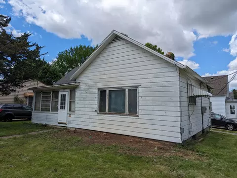 Exterior - 734 E Illinois St, Freeport, IL 61032 photo 2 of 3