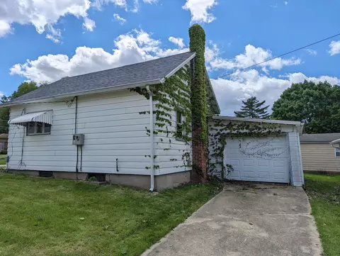 Exterior - 734 E Illinois St, Freeport, IL 61032 photo 3 of 3
