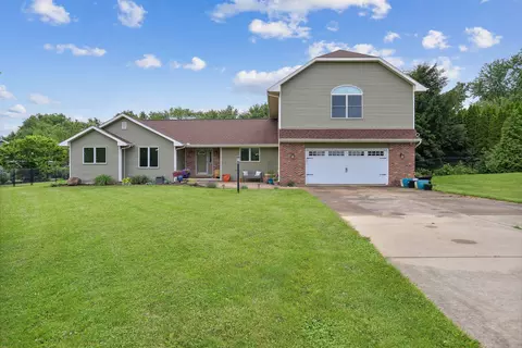 7 Brents Ln, White Heath, IL 61884