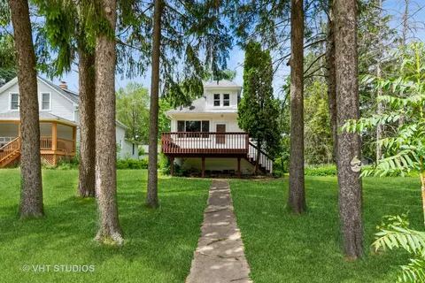 110 Harding Ave, Fox River Grove, IL 60021