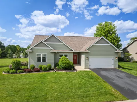 8420 Blue River Rd, Rockford, IL 61107