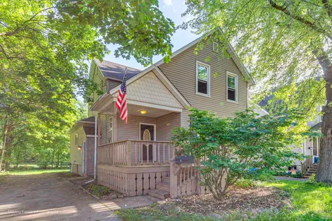 224 Charles St, Sycamore, IL 60178