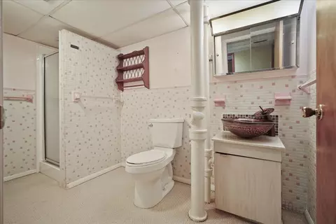 Bath - 114 Gladys Dr, Normal, IL 61761 photo 2 of 2