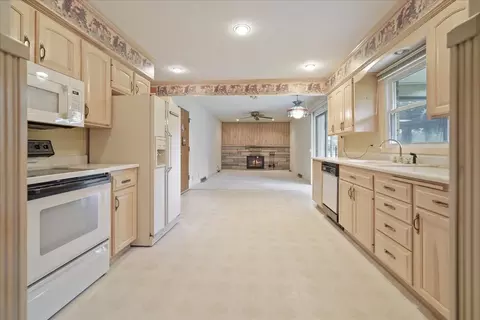Entry Way - 114 Gladys Dr, Normal, IL 61761 photo 1 of 2