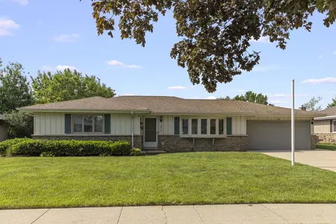 1817 Lincoln Ave, Crest Hill, IL 60403