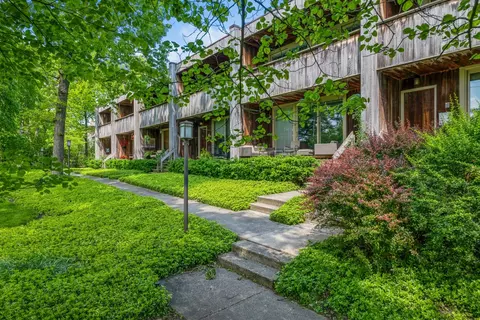 681 Vine Ave, Highland Park, IL 60035