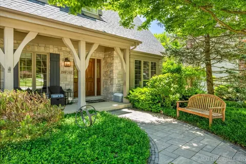 39 W102 Fryendall Ct, Geneva, IL 60134