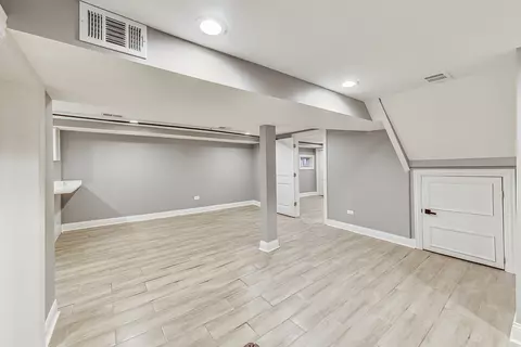 7951 S Maryland Ave, Chicago, IL 60619 photo 32