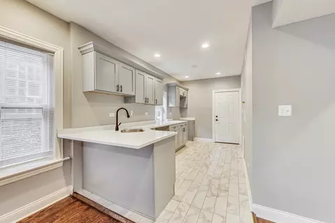 7951 S Maryland Ave, Chicago, IL 60619 photo 13