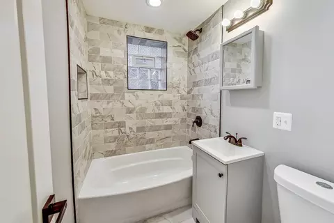 7951 S Maryland Ave, Chicago, IL 60619 photo 9