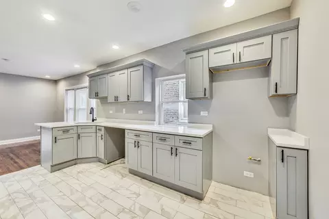 7951 S Maryland Ave, Chicago, IL 60619 photo 14