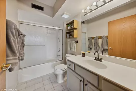 Bath - 1349 E Washington St #604A, Des Plaines, IL 60016 photo 2 of 2