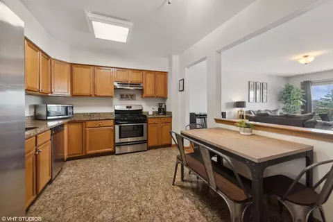Kitchen - 1349 E Washington St #604A, Des Plaines, IL 60016 photo 2 of 2