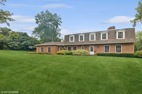 1370 Arcady Dr, Lake Forest, IL 60045