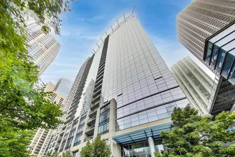 201 N Westshore Dr #1906, Chicago, IL 60601