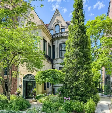 456 W Barry Ave, Chicago, IL 60657