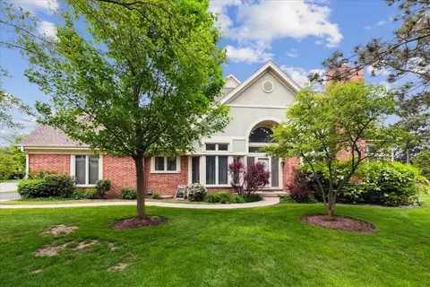 4412 Fourwinds Ln, Northbrook, IL 60062