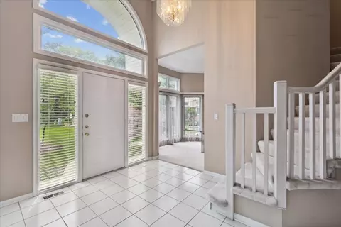 4412 Fourwinds Ln, Northbrook, IL 60062 photo 2